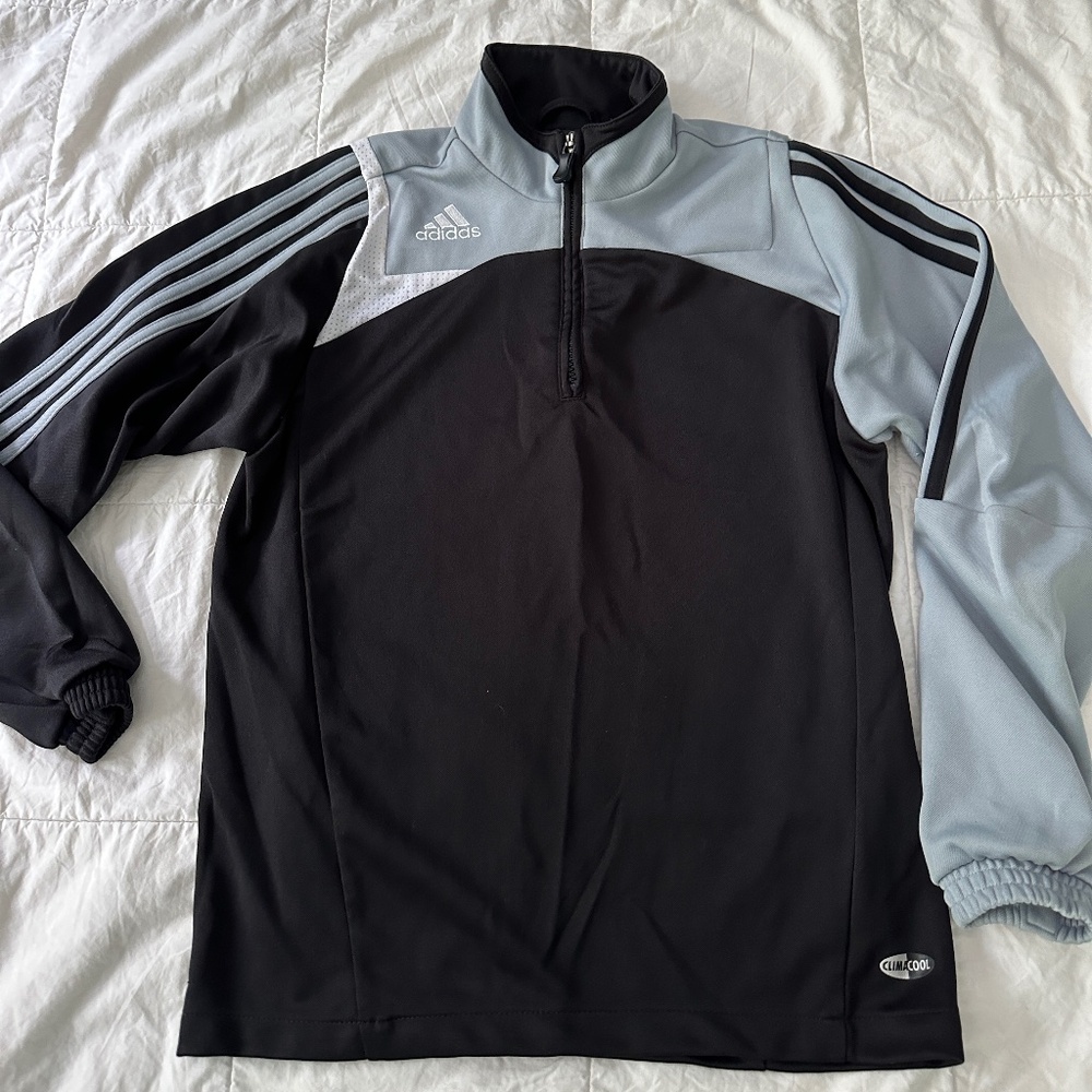 Boys Adidas long sleeve quarter zip shirt size Medium